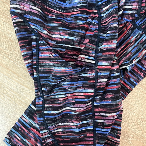 Lululemon multicolor bottoms size 6 - Picture 4 of 4